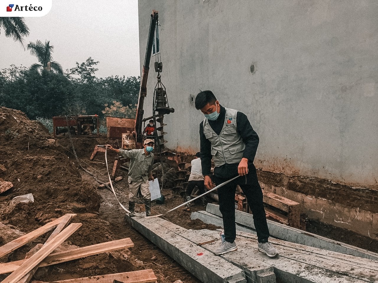 cach-ep-coc-be-tong-mong-nha