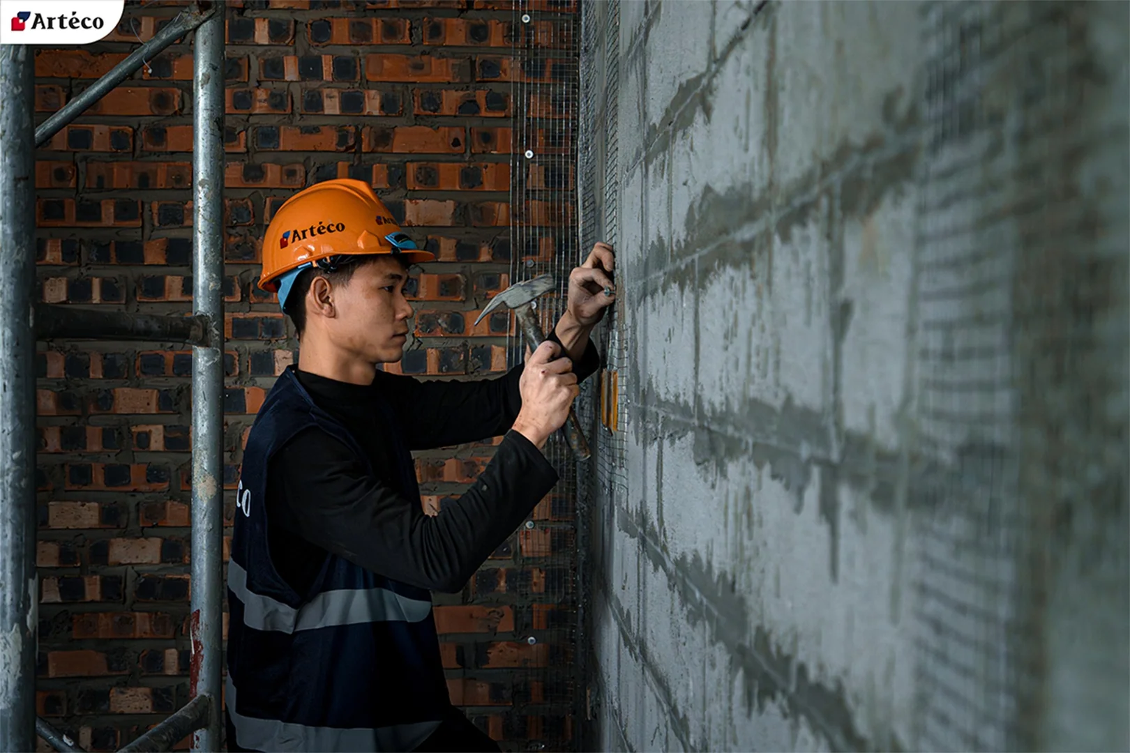 Arteco - Công nhân tập trung làm việc tại biệt thự Trần Quốc Hoàn