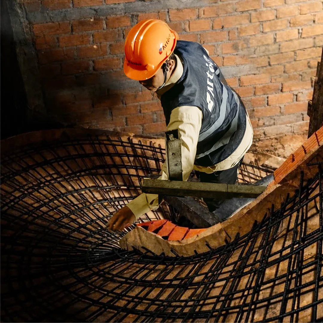 Arteco - Công nhân thi công chuẩn bị công tác đổ bê tông mái biệt thự tại Thảo Điền